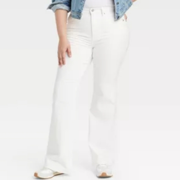 Universal Thread Women  White High-Rise  Flare Wide Leg Jeans NWOT Size 6 S - Picture 1 of 12